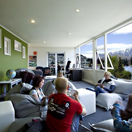 Bumbles Backpackers Hostel Куийнстаун Екстериор снимка