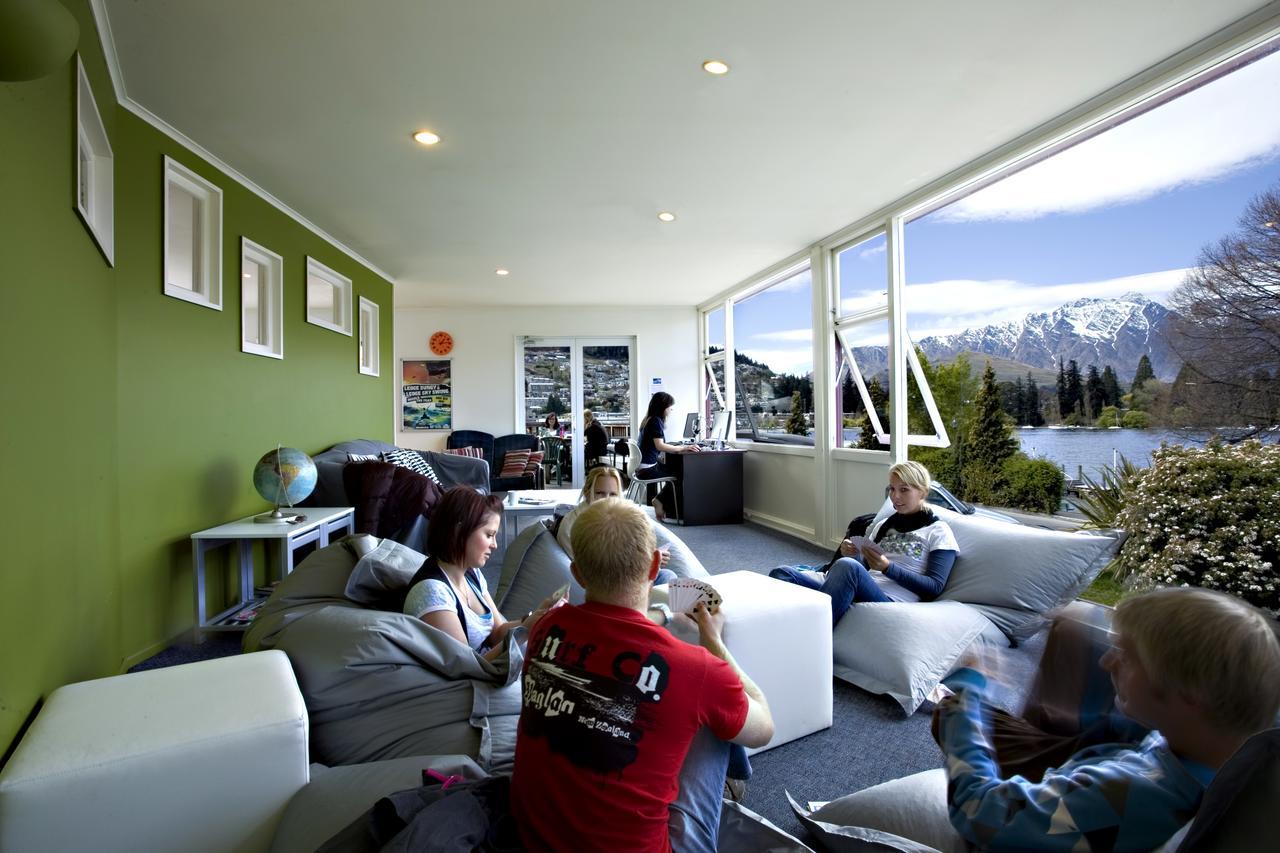Bumbles Backpackers Hostel Куийнстаун Екстериор снимка