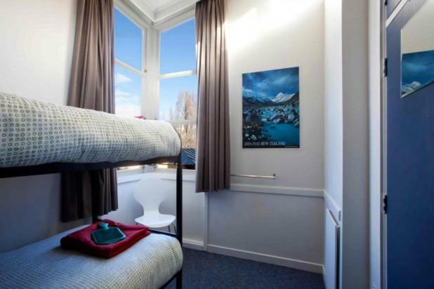 Bumbles Backpackers Hostel Куийнстаун Екстериор снимка