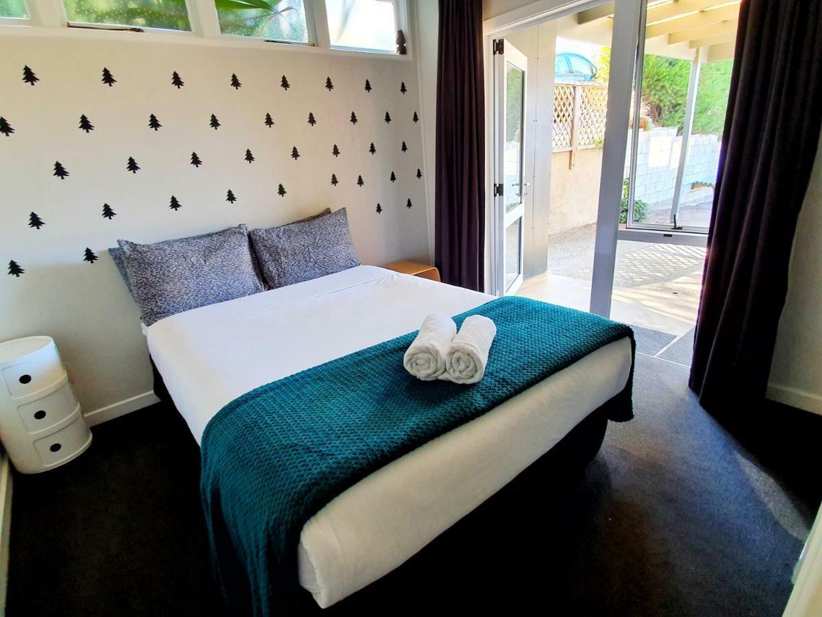 Bumbles Backpackers Hostel Куийнстаун Екстериор снимка
