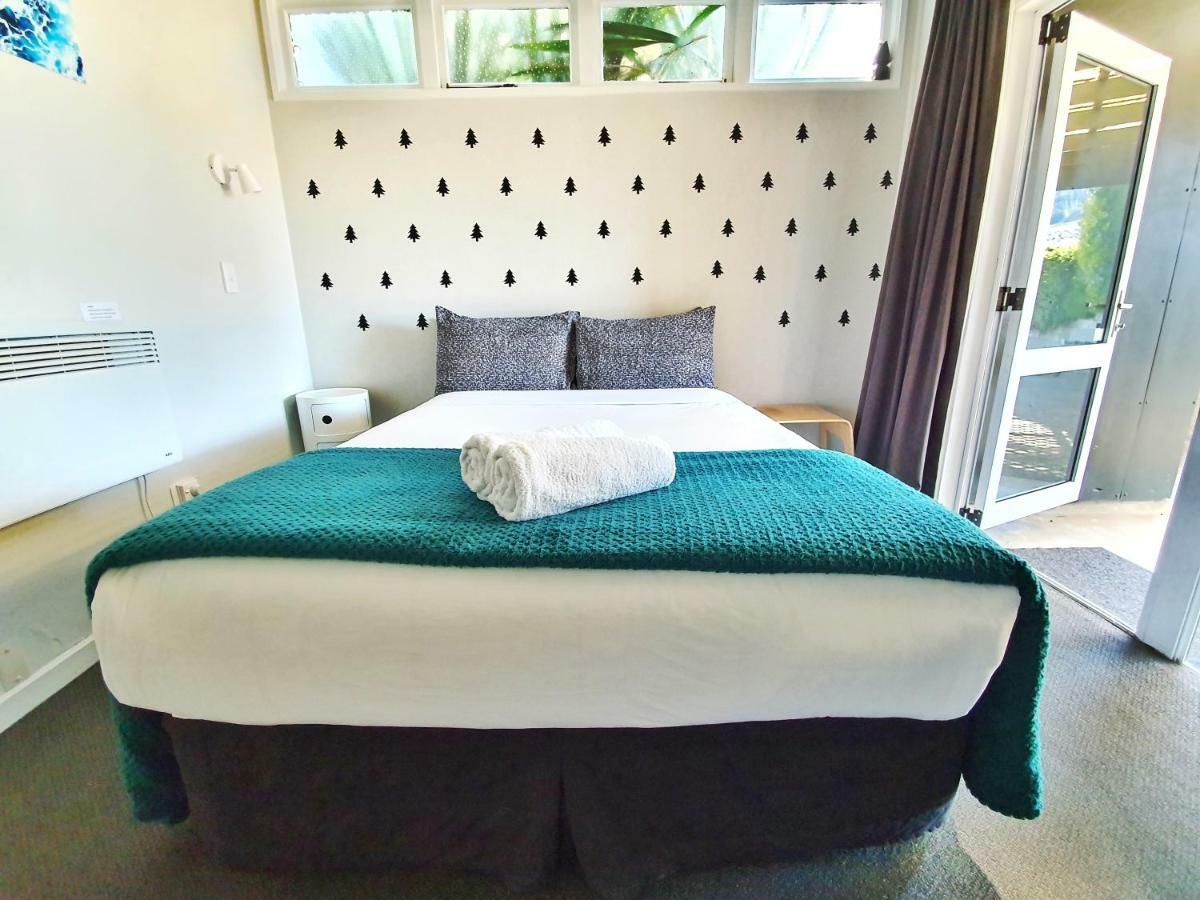 Bumbles Backpackers Hostel Куийнстаун Екстериор снимка